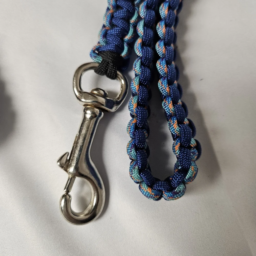 Blue and Black Braided Dog‎ Leash 550 Paracord